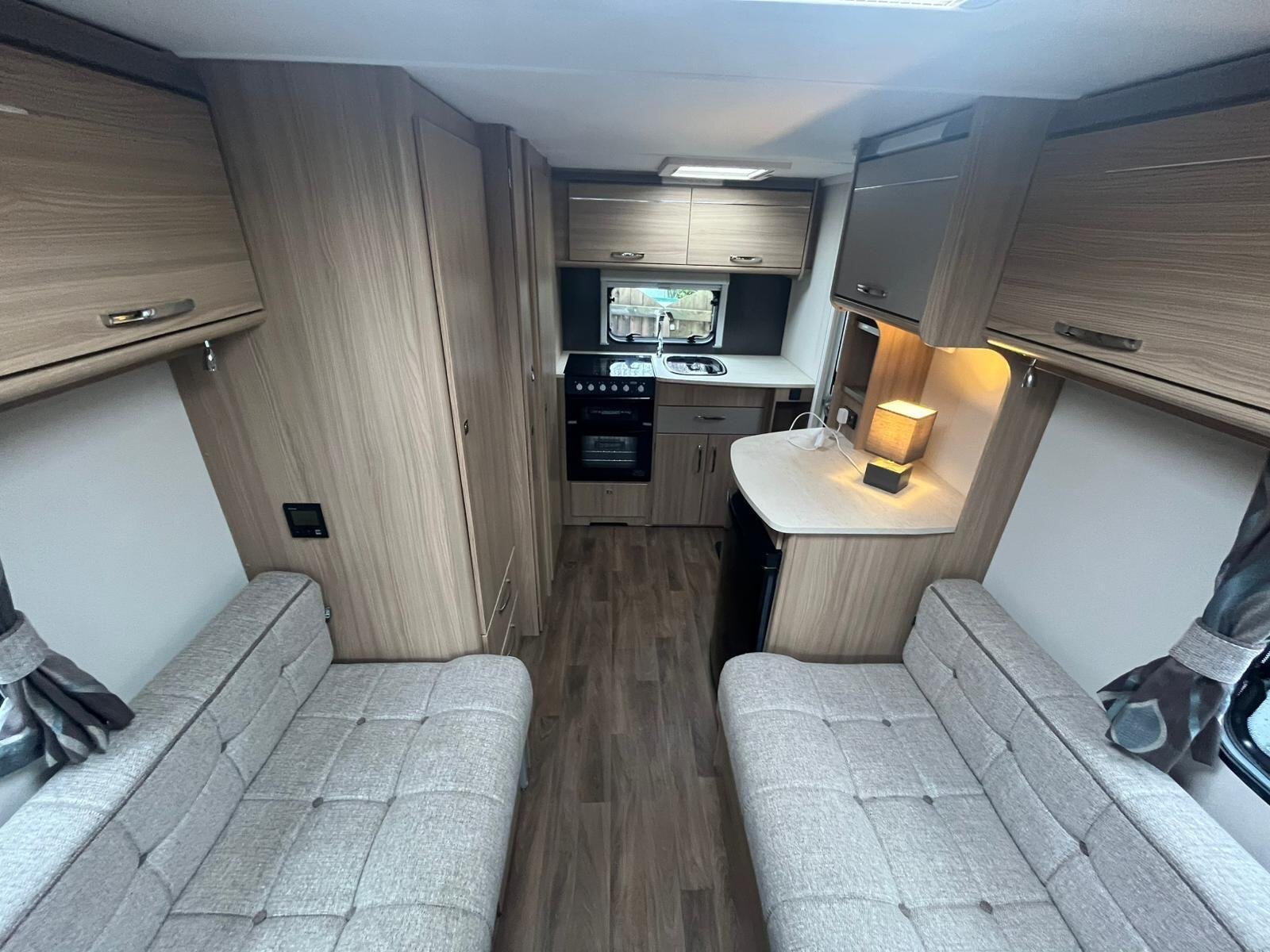 2016 Coachman Vision 380 - Image 8
