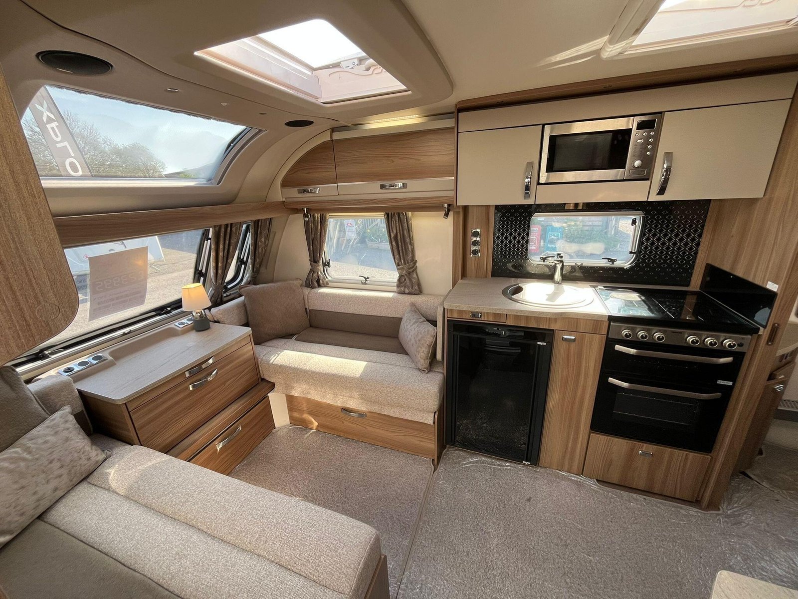 2022 Swift Challenger X 880 - Image 7