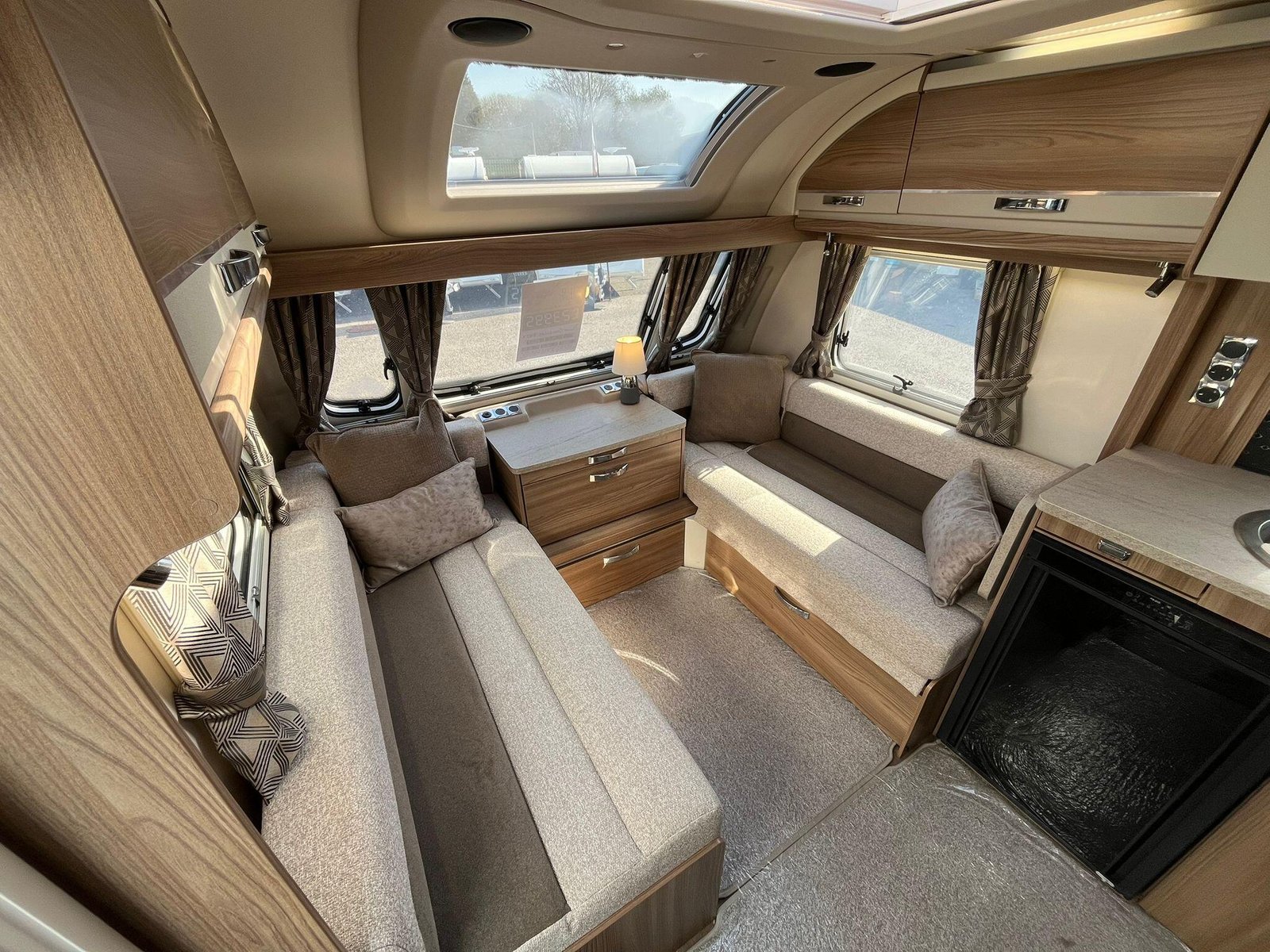 2022 Swift Challenger X 880 - Image 5