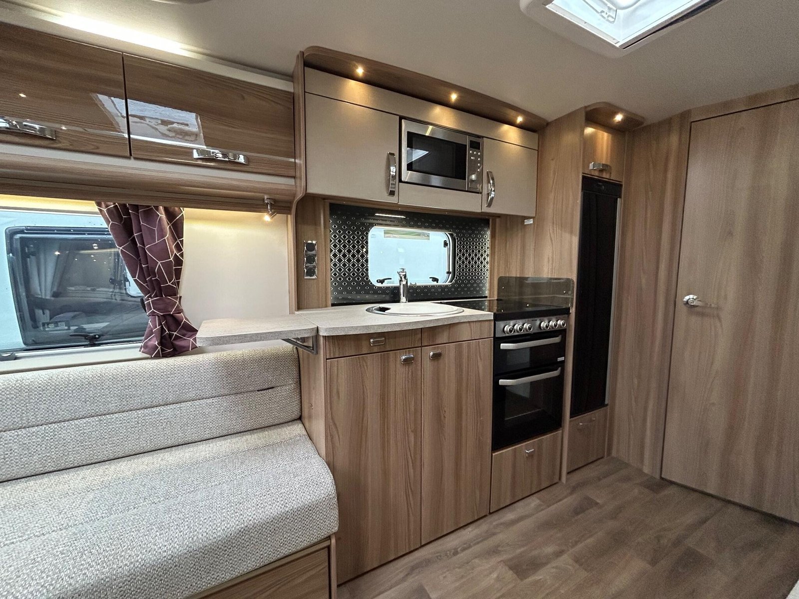 2020 Swift Challenger 480 LUX - Image 6