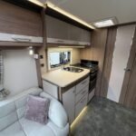 2021 Coachman VIP 460 image 14