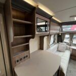 2021 Coachman VIP 460 image 6