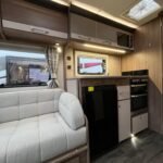 2020 Coachman VIP 545 image 13