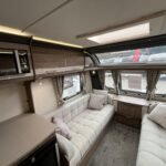 2021 Coachman VIP 460 image 7