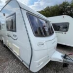 2009 Coachman VIP 520 image 2
