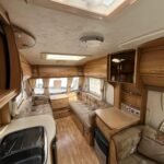 2009 Coachman VIP 520 image 3