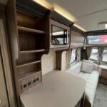 2021 Coachman VIP 460 image 5