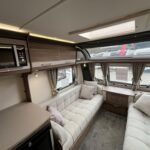 2021 Coachman VIP 460 image 6