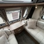 2021 Coachman VIP 460 image 9