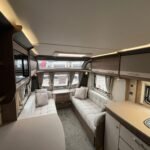 2021 Coachman VIP 460 image 10
