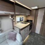 2021 Coachman VIP 460 image 13